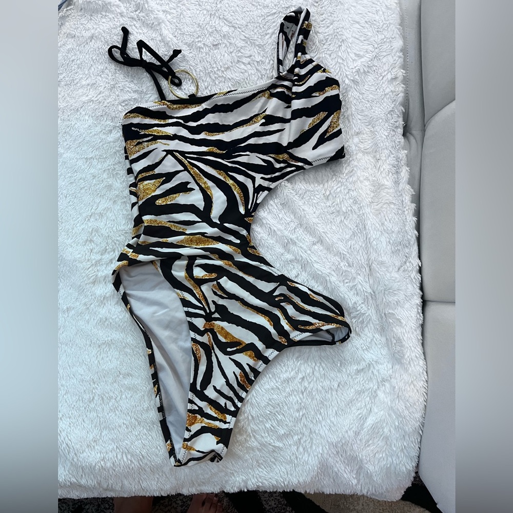 One piece bathing suit